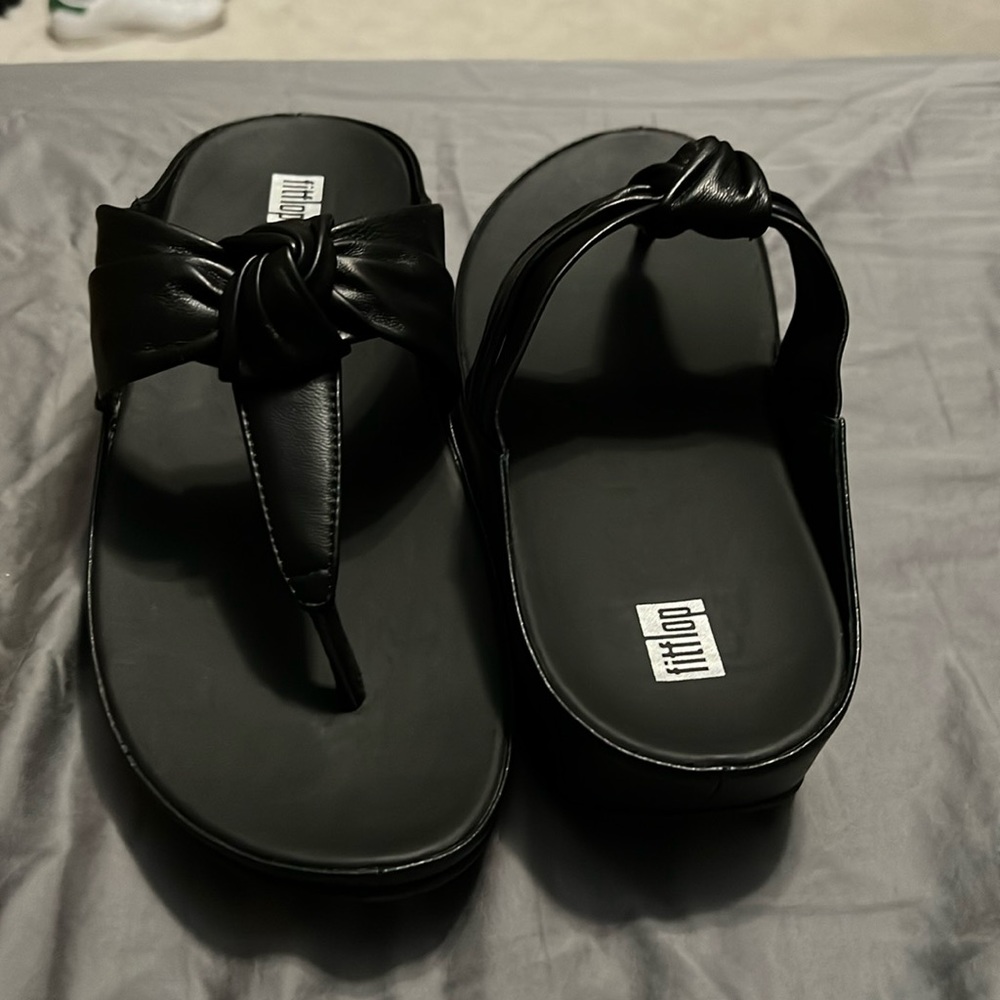 NWT!  Fitflop Black Leather Sandals